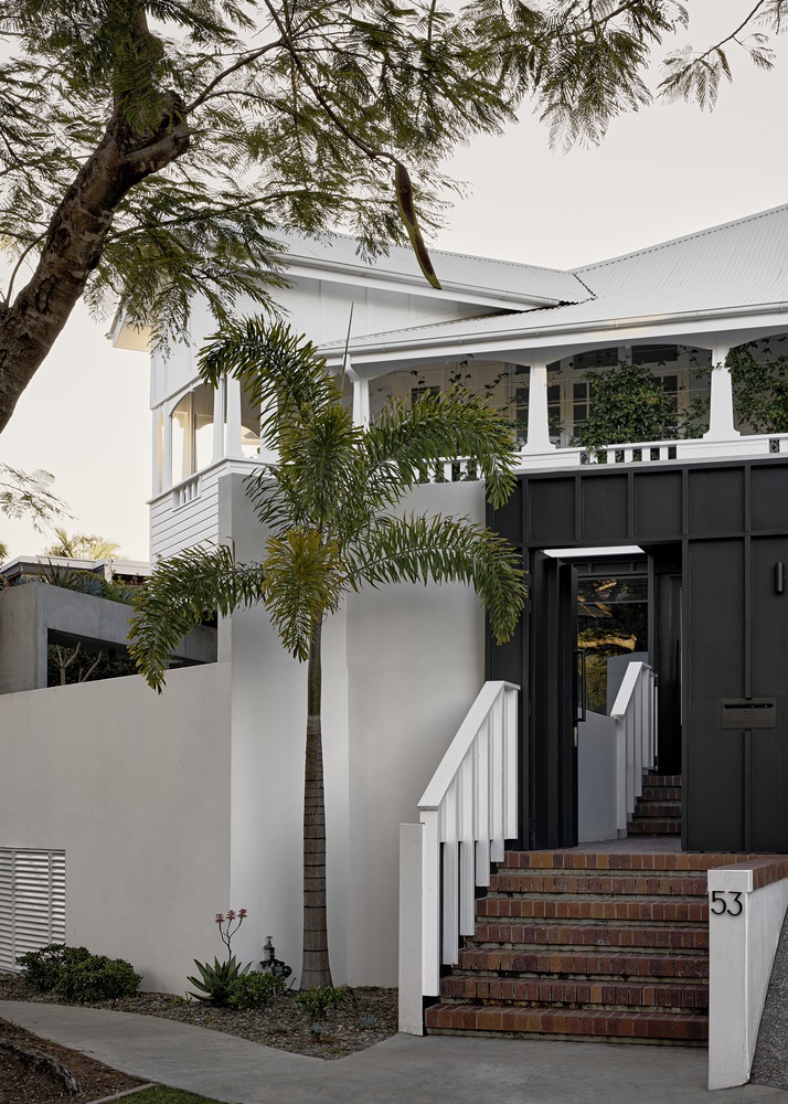 A Stunning Modern Home with Neutral Tones of Facade in New Farm, Australia by Shane Marsh Architects (2)