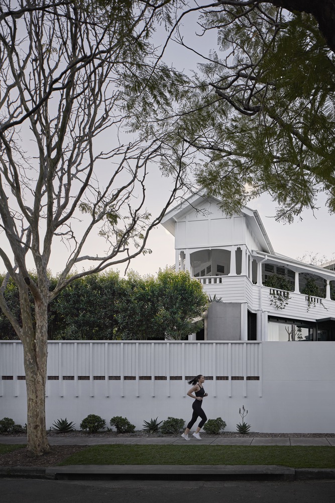 A Stunning Modern Home with Neutral Tones of Facade in New Farm, Australia by Shane Marsh Architects (3)