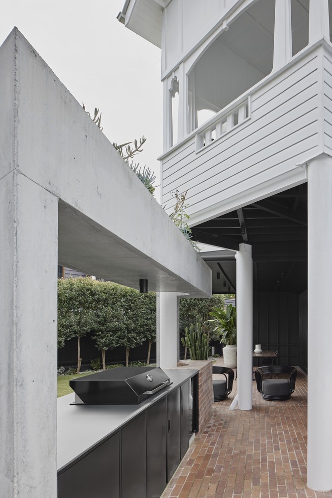 A Stunning Modern Home with Neutral Tones of Facade in New Farm, Australia by Shane Marsh Architects (5)