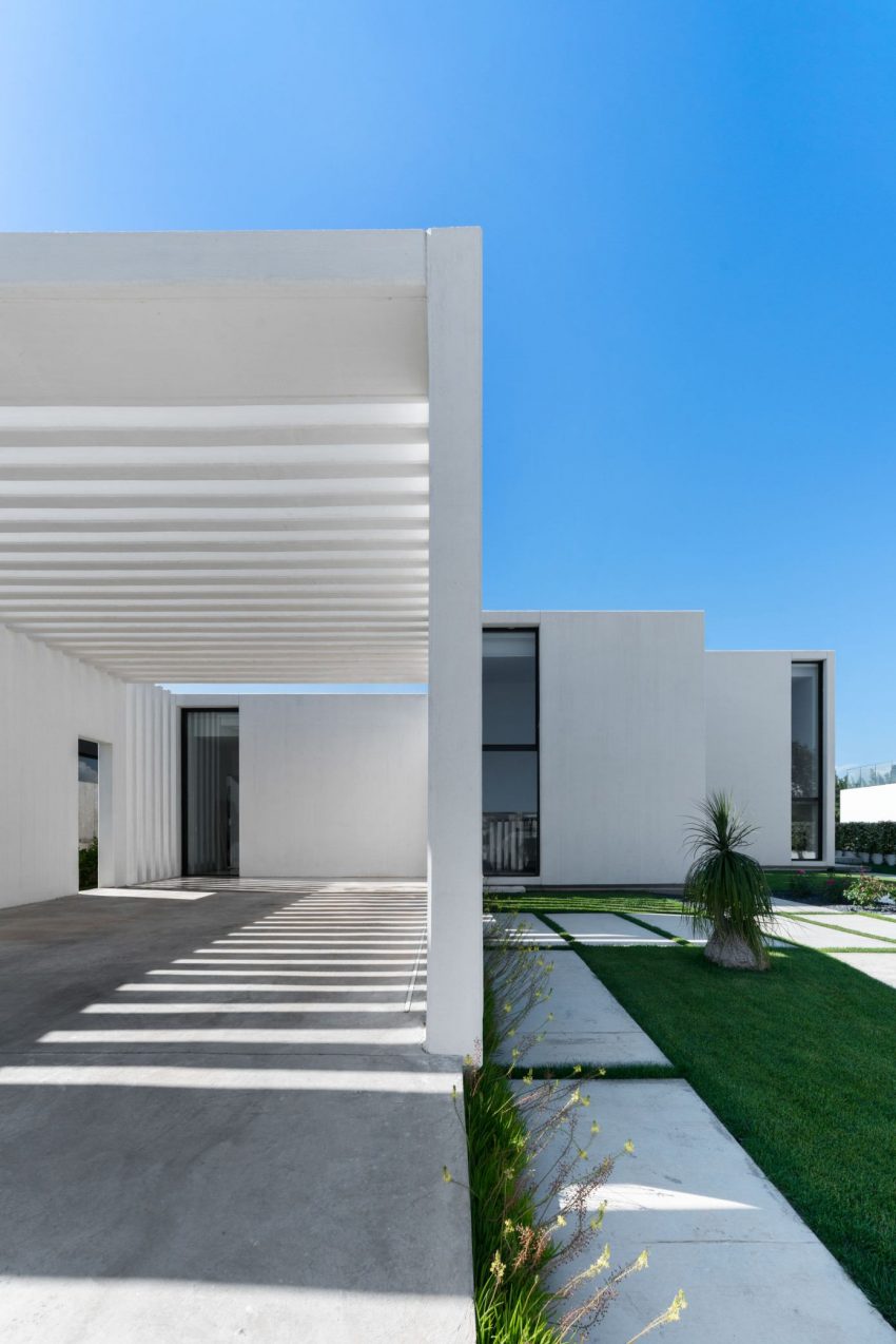 A Stylish Contemporary Home with Luxury Interiors in Valencia, Spain by Rubén Muedra Estudio de Arquitectura (12)