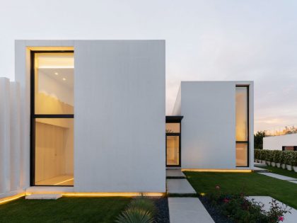 A Stylish Contemporary Home with Luxury Interiors in Valencia, Spain by Rubén Muedra Estudio de Arquitectura (15)