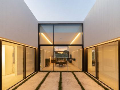 A Stylish Contemporary Home with Luxury Interiors in Valencia, Spain by Rubén Muedra Estudio de Arquitectura (16)