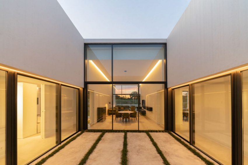 A Stylish Contemporary Home with Luxury Interiors in Valencia, Spain by Rubén Muedra Estudio de Arquitectura (16)