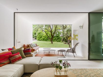 An Elegant Contemporary Home Flooded with Natural Light in Madrid, Spain by Ábaton Arquitectura (15)