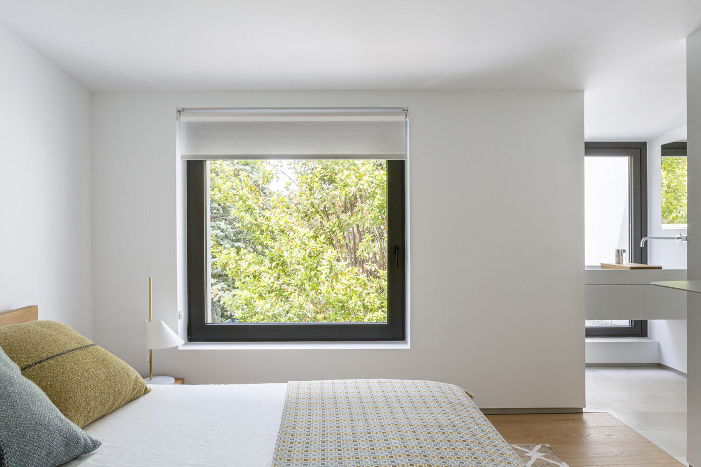 An Elegant Contemporary Home Flooded with Natural Light in Madrid, Spain by Ábaton Arquitectura (29)