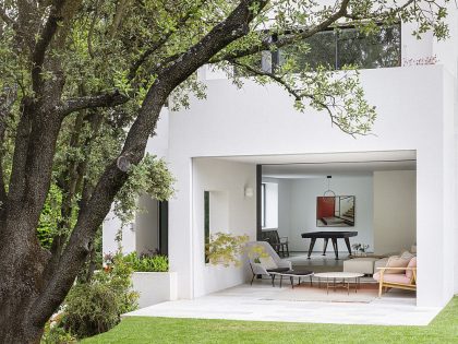 An Elegant Contemporary Home Flooded with Natural Light in Madrid, Spain by Ábaton Arquitectura (36)