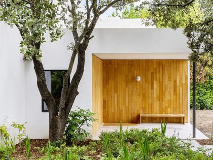 An Elegant Contemporary Home Flooded with Natural Light in Madrid, Spain by Ábaton Arquitectura (37)