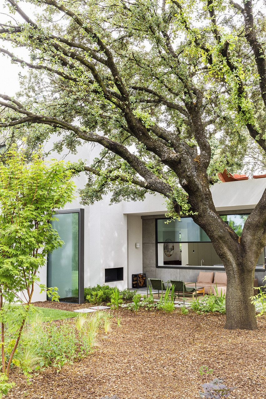 An Elegant Contemporary Home Flooded with Natural Light in Madrid, Spain by Ábaton Arquitectura (38)