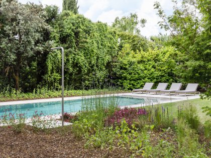 An Elegant Contemporary Home Flooded with Natural Light in Madrid, Spain by Ábaton Arquitectura (40)