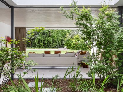 An Elegant Contemporary Home Flooded with Natural Light in Madrid, Spain by Ábaton Arquitectura (7)