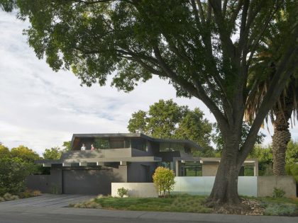 An Elegant Contemporary Home for a Young Deaf Family in Palo Alto, California by Terry & Terry Architecture (13)