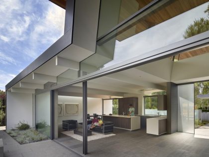 An Elegant Contemporary Home for a Young Deaf Family in Palo Alto, California by Terry & Terry Architecture (2)