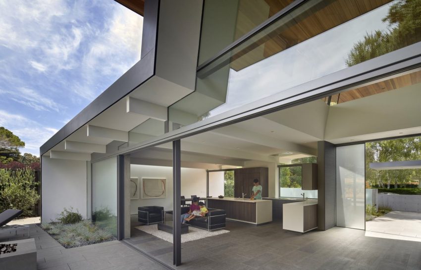 An Elegant Contemporary Home for a Young Deaf Family in Palo Alto, California by Terry & Terry Architecture (2)