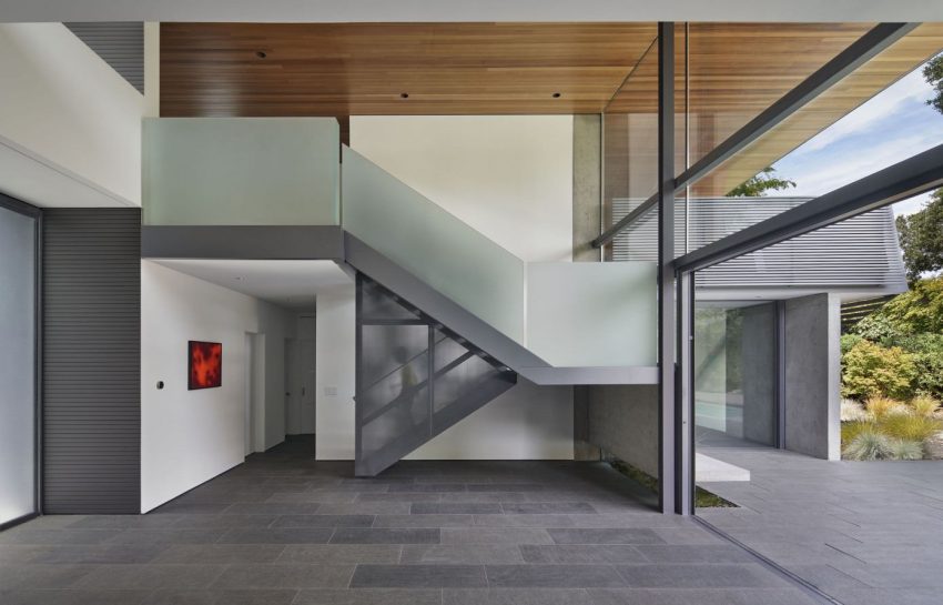 An Elegant Contemporary Home for a Young Deaf Family in Palo Alto, California by Terry & Terry Architecture (3)