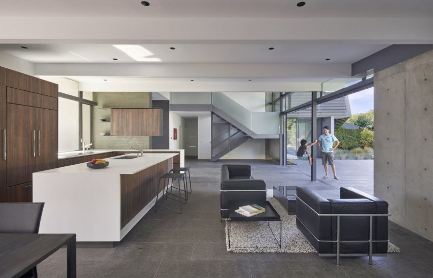 An Elegant Contemporary Home for a Young Deaf Family in Palo Alto, California by Terry & Terry Architecture (5)