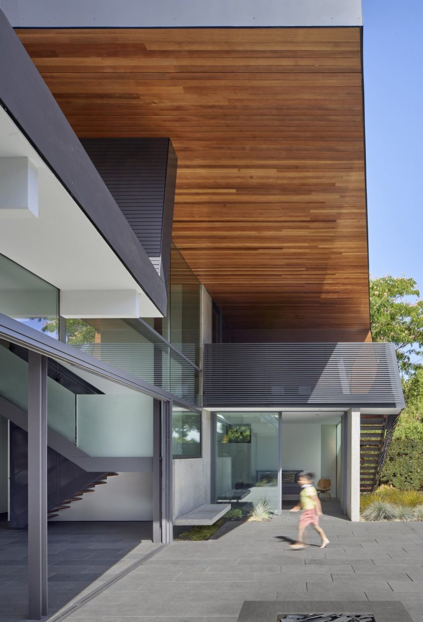 An Elegant Contemporary Home for a Young Deaf Family in Palo Alto, California by Terry & Terry Architecture (8)