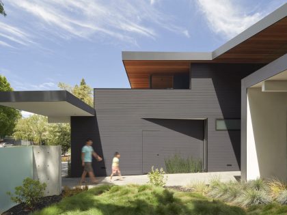 An Elegant Contemporary Home for a Young Deaf Family in Palo Alto, California by Terry & Terry Architecture (9)