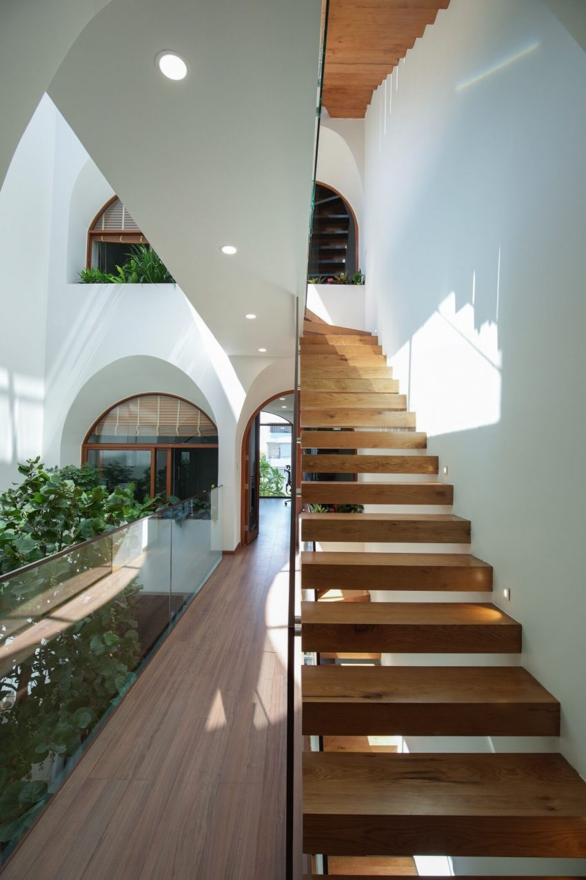 An Elegant Contemporary Home in a Narrow Lot in Da Nang, Vietnam by 85 Design (14)