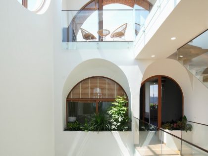 An Elegant Contemporary Home in a Narrow Lot in Da Nang, Vietnam by 85 Design (15)