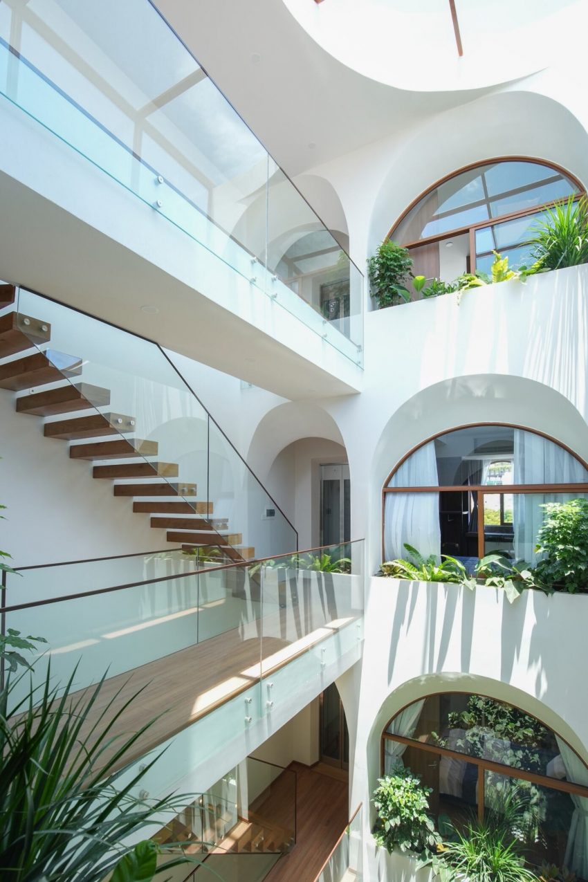 An Elegant Contemporary Home in a Narrow Lot in Da Nang, Vietnam by 85 Design (20)