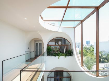 An Elegant Contemporary Home in a Narrow Lot in Da Nang, Vietnam by 85 Design (29)