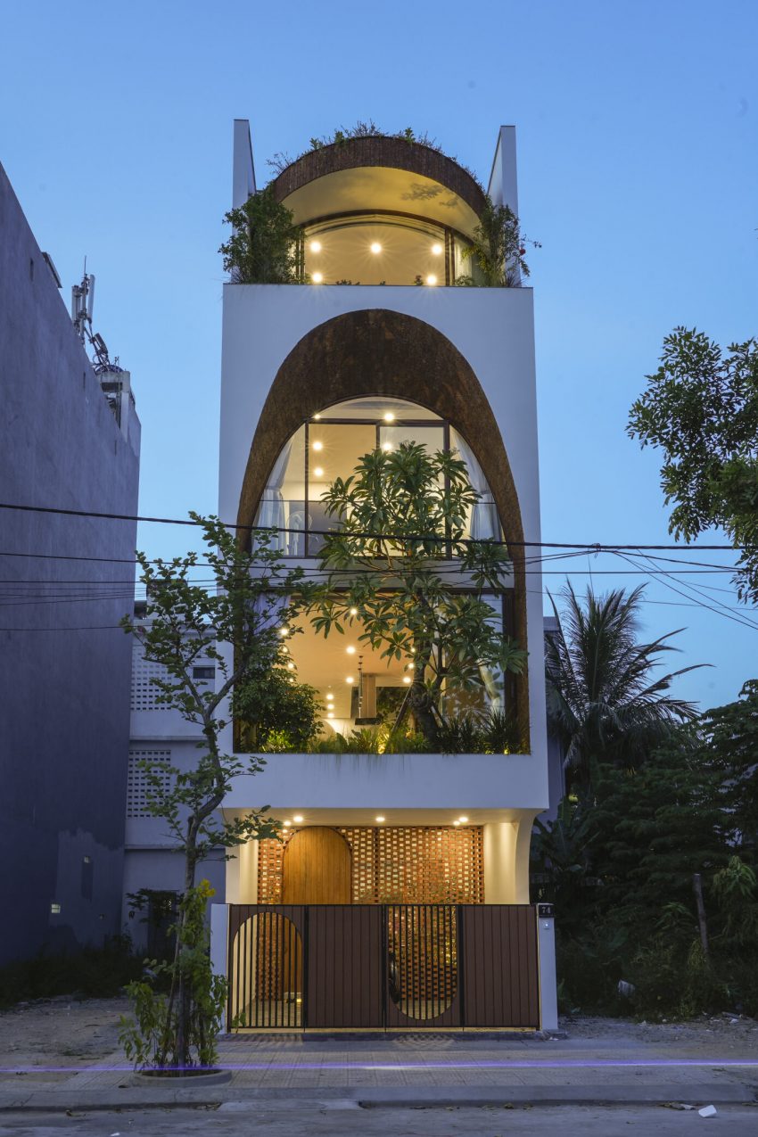 An Elegant Contemporary Home in a Narrow Lot in Da Nang, Vietnam by 85 Design (35)