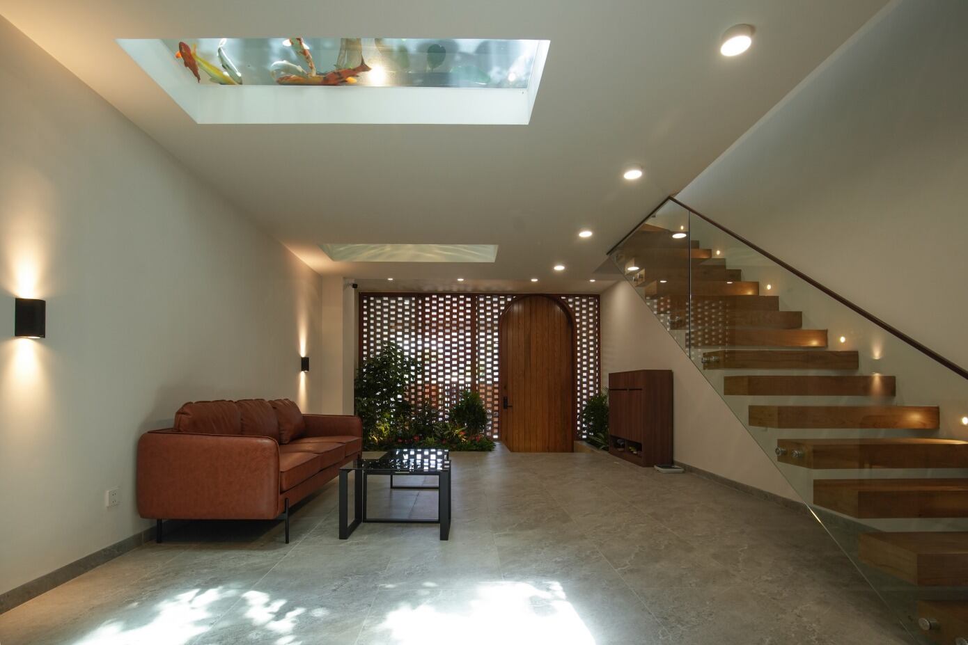 An Elegant Contemporary Home in a Narrow Lot in Da Nang, Vietnam by 85 Design (4)
