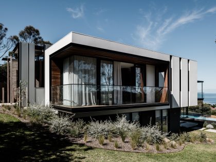 An Elegant Home Built with Two Angles to Capture the Spectacular Views in Mount Eliza, Australia by Megowan Architectural (1)