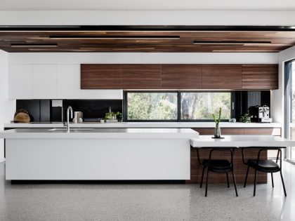 An Elegant Home Built with Two Angles to Capture the Spectacular Views in Mount Eliza, Australia by Megowan Architectural (14)