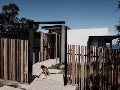 An Elegant Home Built with Two Angles to Capture the Spectacular Views in Mount Eliza, Australia by Megowan Architectural (5)