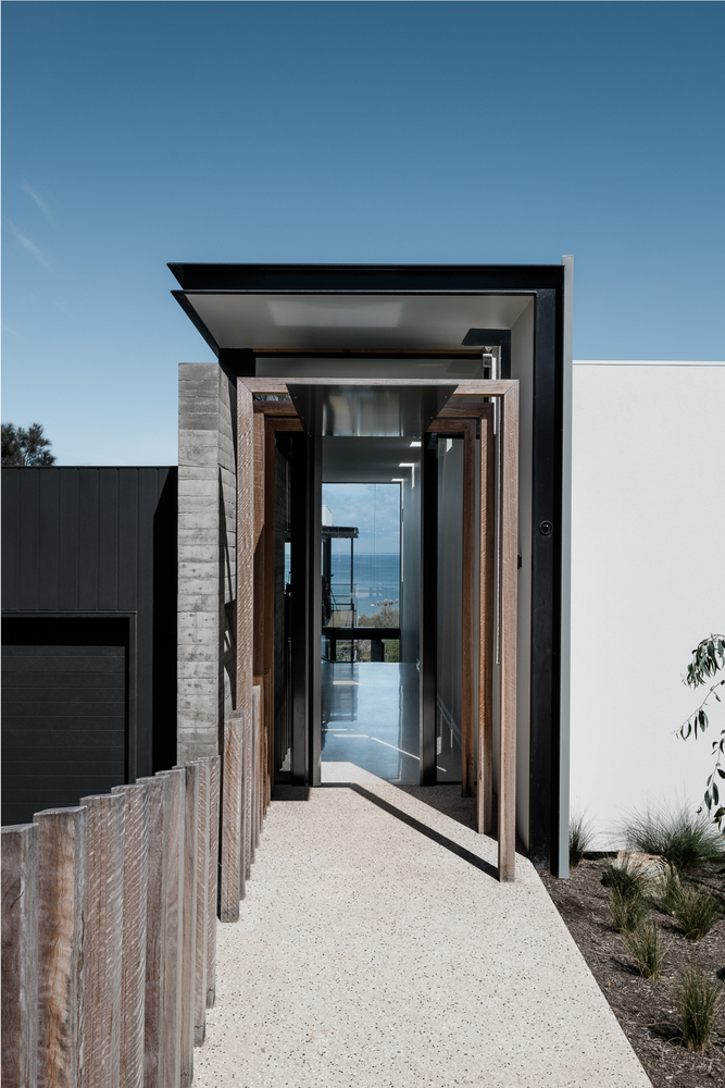 An Elegant Home Built with Two Angles to Capture the Spectacular Views in Mount Eliza, Australia by Megowan Architectural (6)