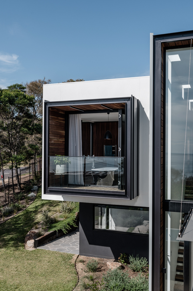 An Elegant Home Built with Two Angles to Capture the Spectacular Views in Mount Eliza, Australia by Megowan Architectural (7)