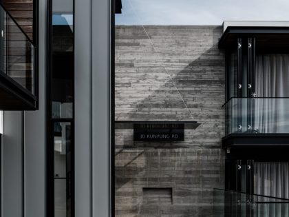 An Elegant Home Built with Two Angles to Capture the Spectacular Views in Mount Eliza, Australia by Megowan Architectural (8)