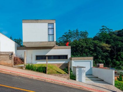 An Elegant Modern House Made of Reinforced Concrete in Jaraguá do Sul, Brazil by Pablo José Vailatti (1)