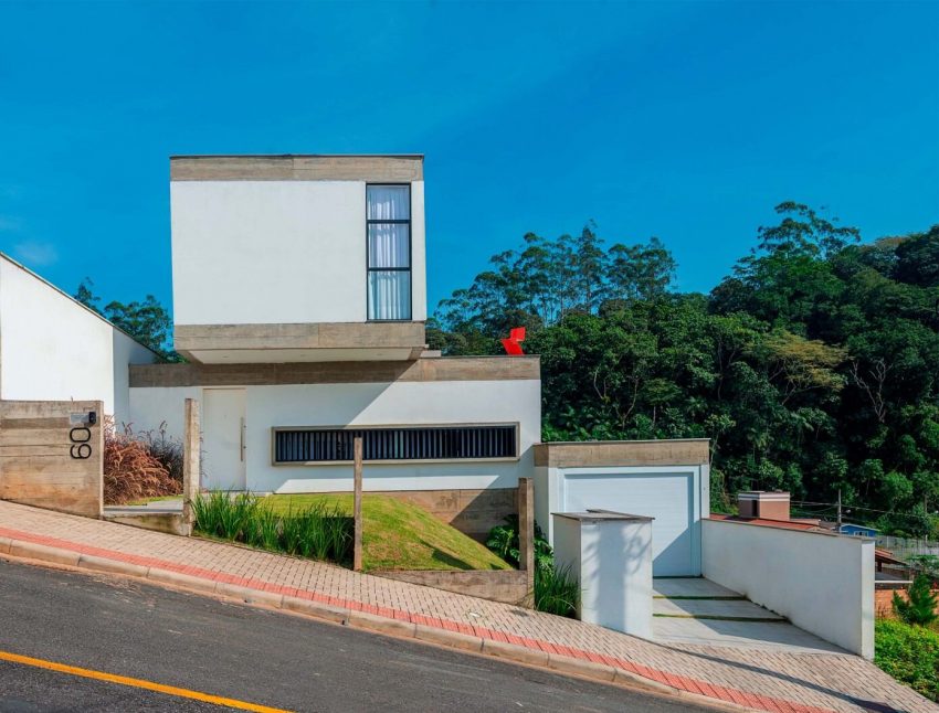 An Elegant Modern House Made of Reinforced Concrete in Jaraguá do Sul, Brazil by Pablo José Vailatti (1)