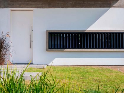 An Elegant Modern House Made of Reinforced Concrete in Jaraguá do Sul, Brazil by Pablo José Vailatti (14)