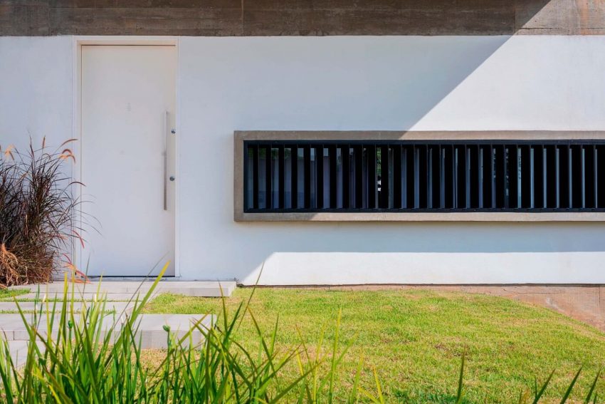 An Elegant Modern House Made of Reinforced Concrete in Jaraguá do Sul, Brazil by Pablo José Vailatti (14)