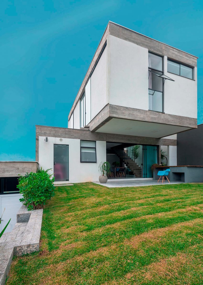 An Elegant Modern House Made of Reinforced Concrete in Jaraguá do Sul, Brazil by Pablo José Vailatti (15)