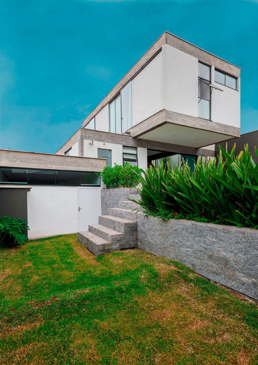 An Elegant Modern House Made of Reinforced Concrete in Jaraguá do Sul, Brazil by Pablo José Vailatti (16)