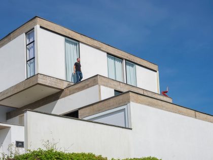 An Elegant Modern House Made of Reinforced Concrete in Jaraguá do Sul, Brazil by Pablo José Vailatti (17)