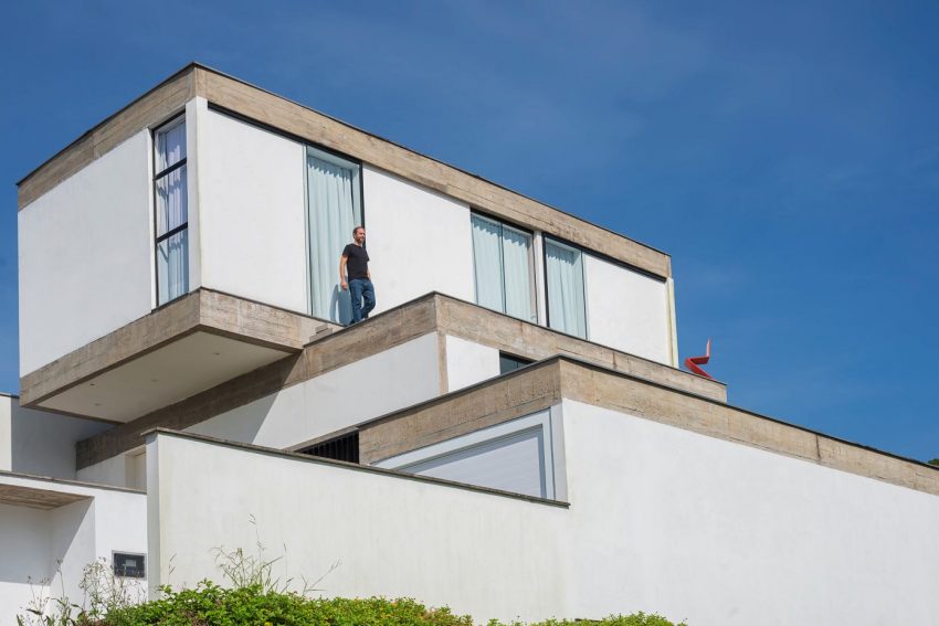 An Elegant Modern House Made of Reinforced Concrete in Jaraguá do Sul, Brazil by Pablo José Vailatti (17)