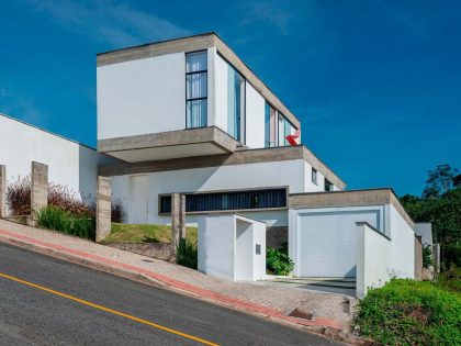 An Elegant Modern House Made of Reinforced Concrete in Jaraguá do Sul, Brazil by Pablo José Vailatti (2)