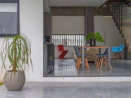 An Elegant Modern House Made of Reinforced Concrete in Jaraguá do Sul, Brazil by Pablo José Vailatti (3)