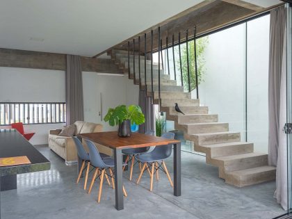 An Elegant Modern House Made of Reinforced Concrete in Jaraguá do Sul, Brazil by Pablo José Vailatti (5)