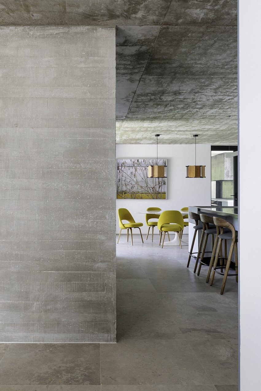 An Elegant Modern House with Panoramic View of Surrounding Nature in Madrid, Spain by Ábaton Arquitectura (11)