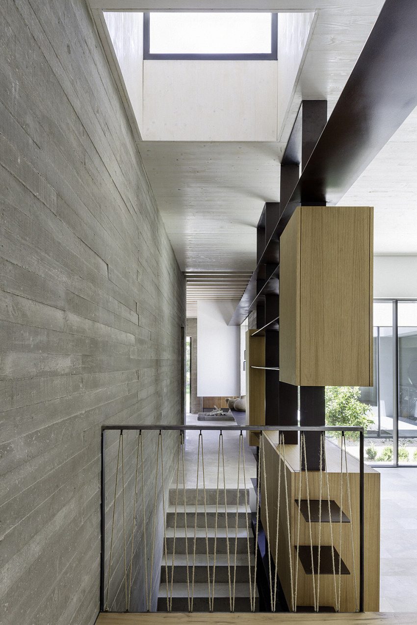 An Elegant Modern House with Panoramic View of Surrounding Nature in Madrid, Spain by Ábaton Arquitectura (15)