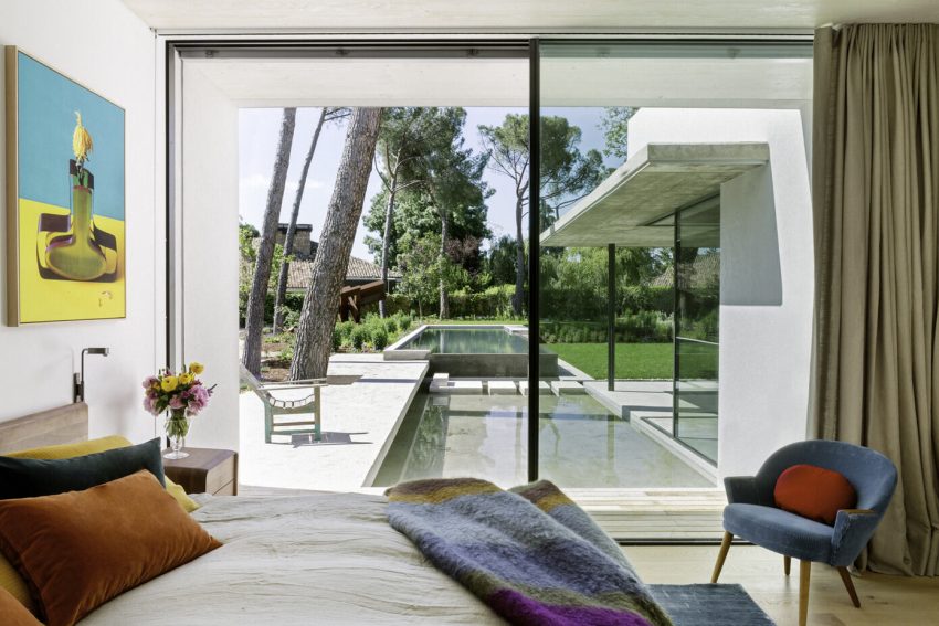 An Elegant Modern House with Panoramic View of Surrounding Nature in Madrid, Spain by Ábaton Arquitectura (16)