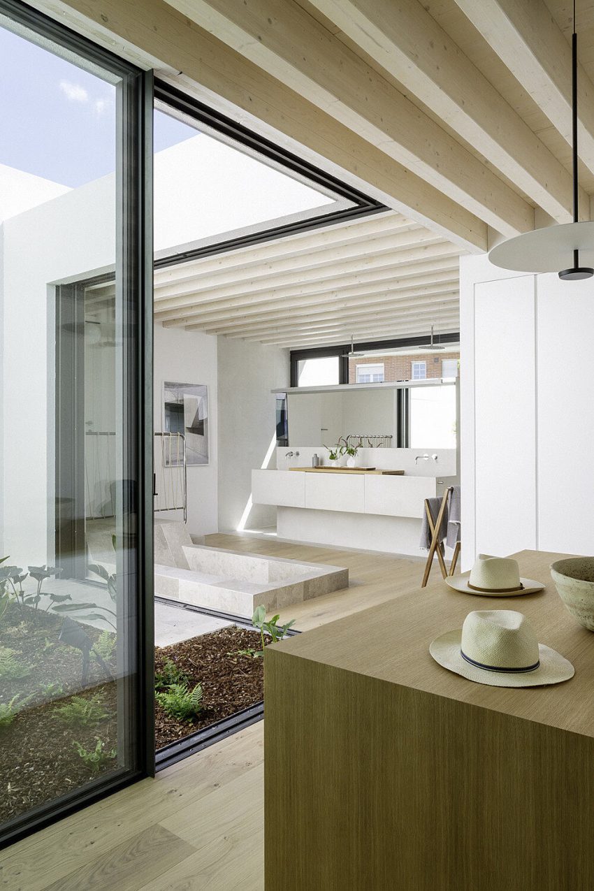 An Elegant Modern House with Panoramic View of Surrounding Nature in Madrid, Spain by Ábaton Arquitectura (17)