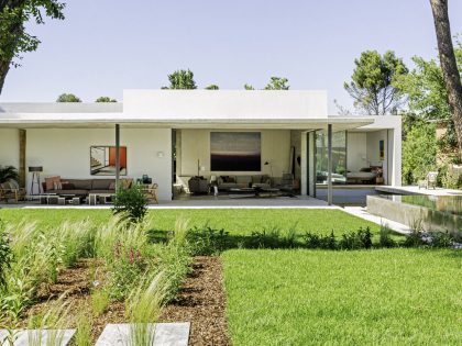 An Elegant Modern House with Panoramic View of Surrounding Nature in Madrid, Spain by Ábaton Arquitectura (2)