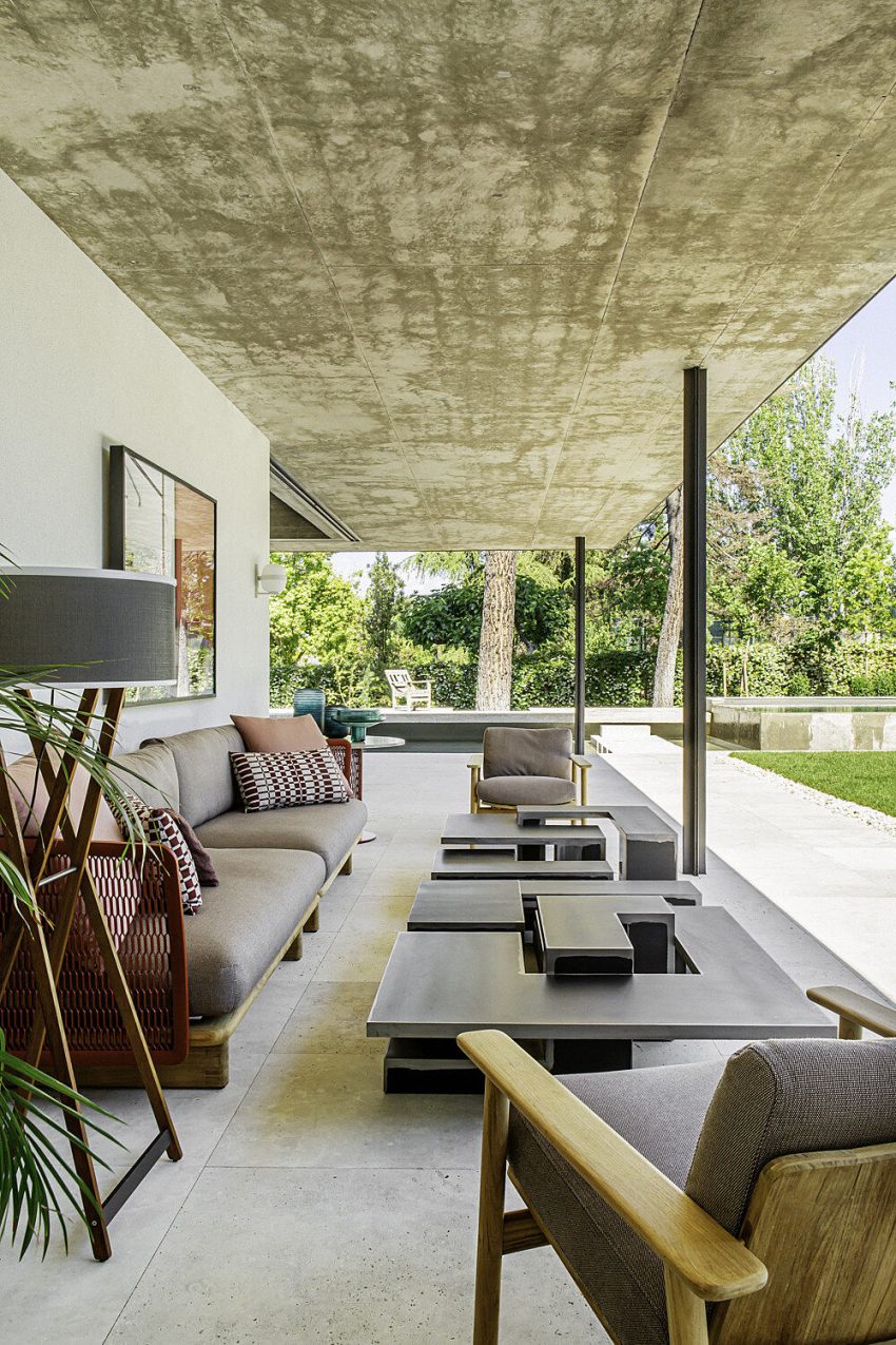 An Elegant Modern House with Panoramic View of Surrounding Nature in Madrid, Spain by Ábaton Arquitectura (24)